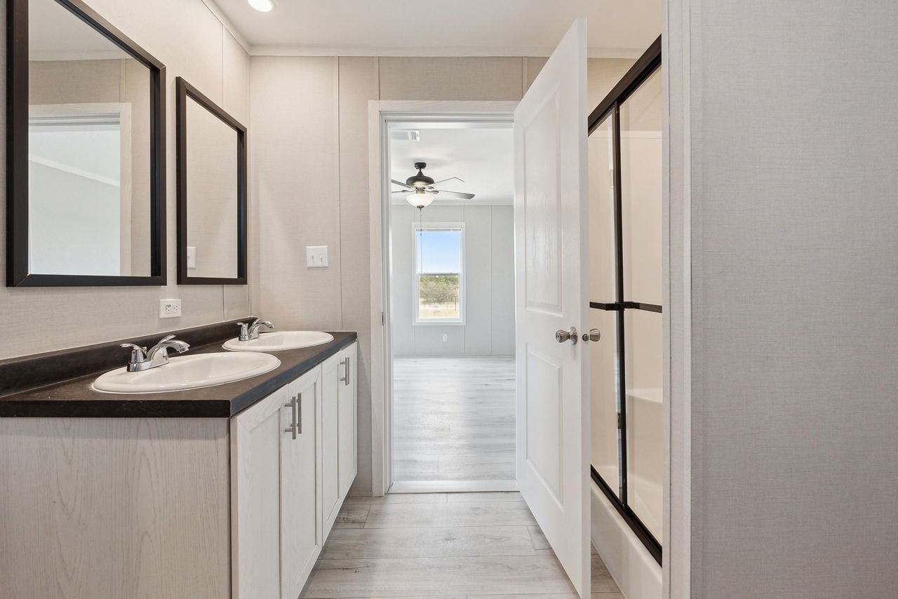 125-sheridan-rm2856b-primary-bath-4