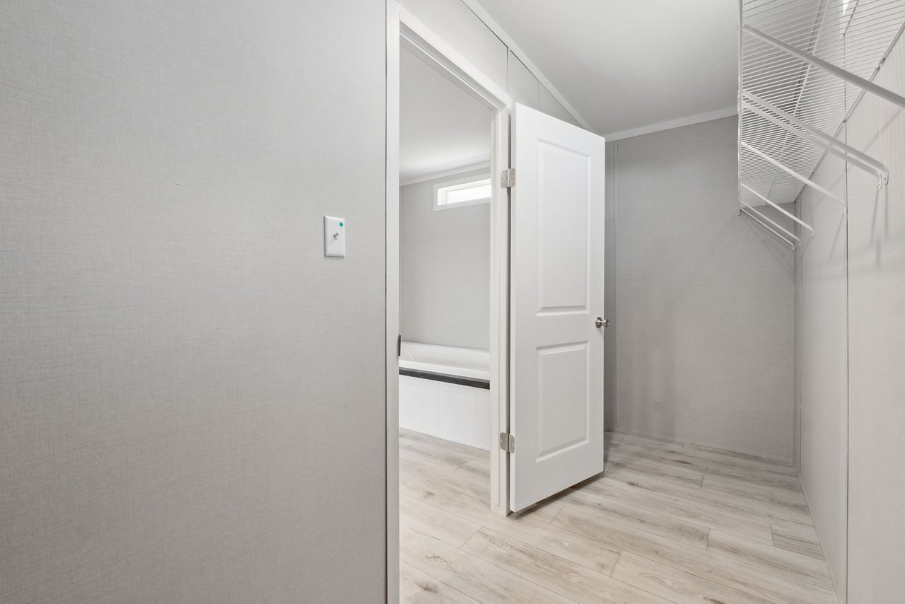 125-sheridan-rm2856b-primary-closet