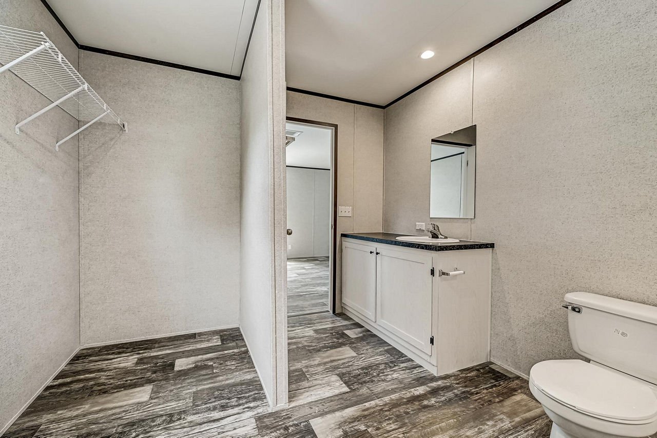 P2856H32P01-Primary-Bath-2