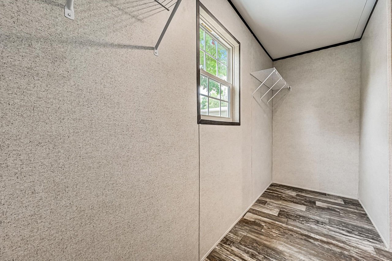 P2856H32P01-Primary-Closet-1