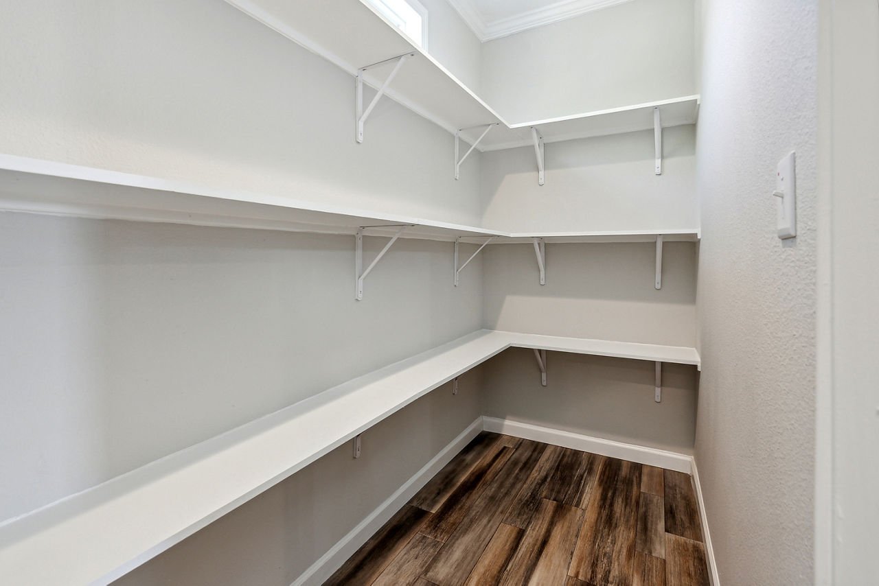 110-innovation-Innovation-3268H-kitchen-walk-in-pantry