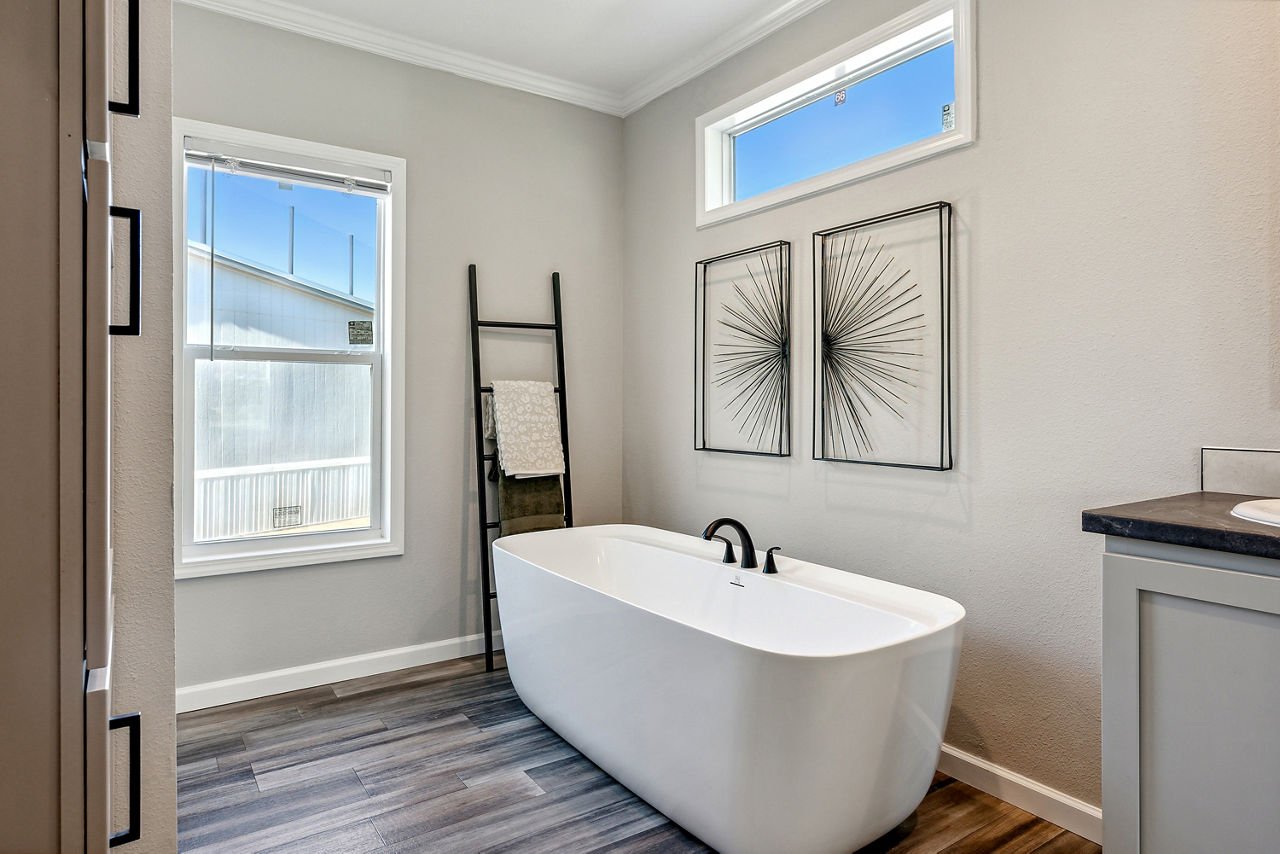 110-innovation-Innovation-3268H-primary-bath-2