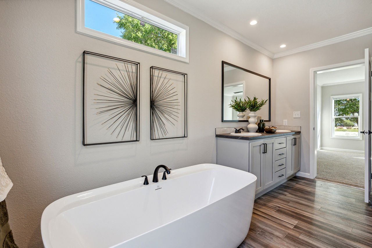 110-innovation-Innovation-3268H-primary-bath-4