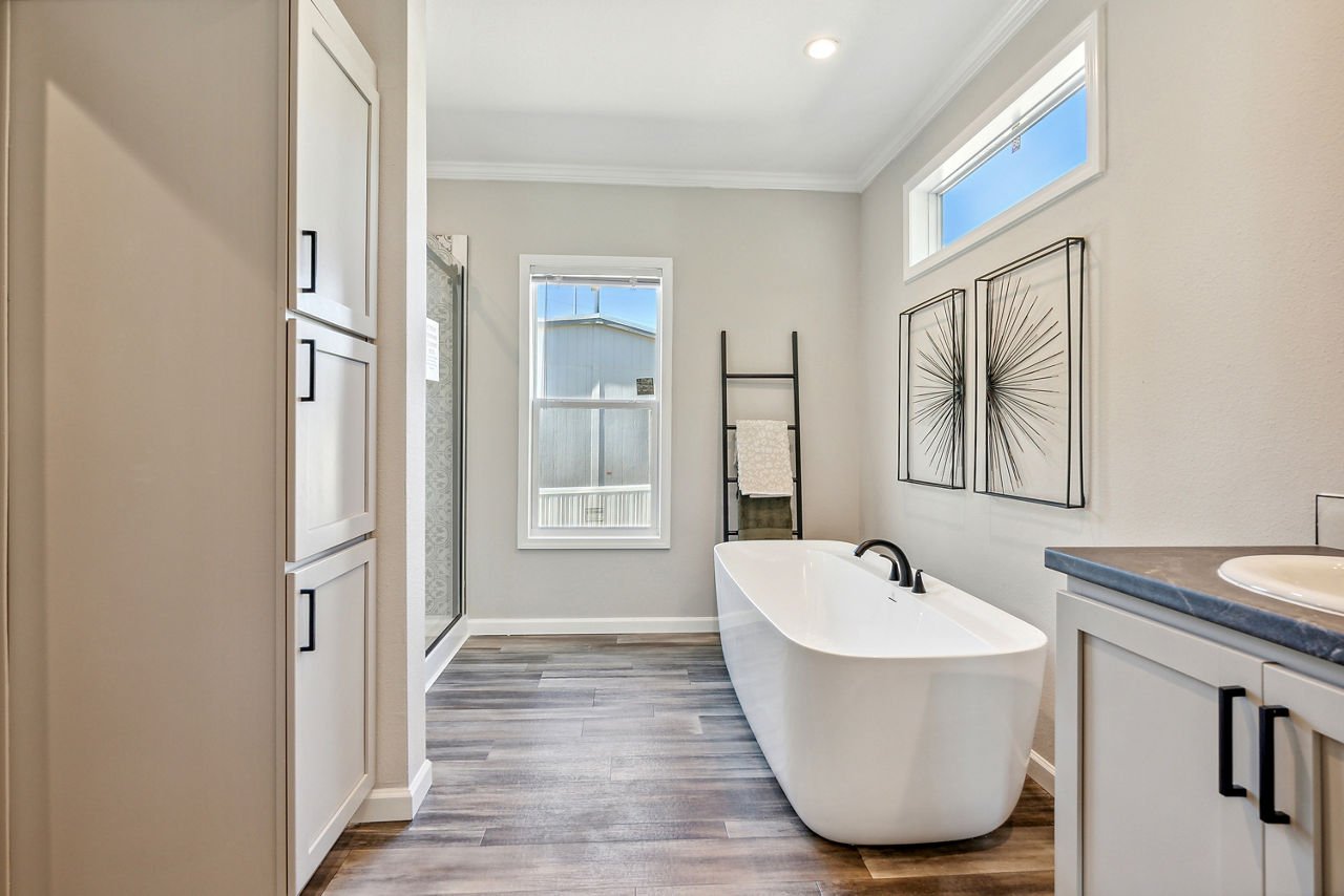 110-innovation-Innovation-3268H-primary-bath-5