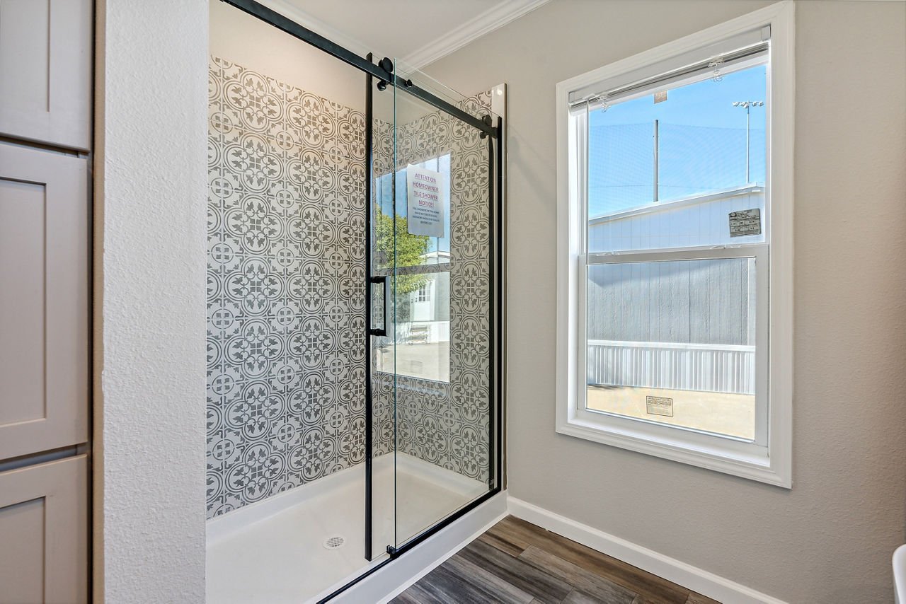 110-innovation-Innovation-3268H-primary-bath-9