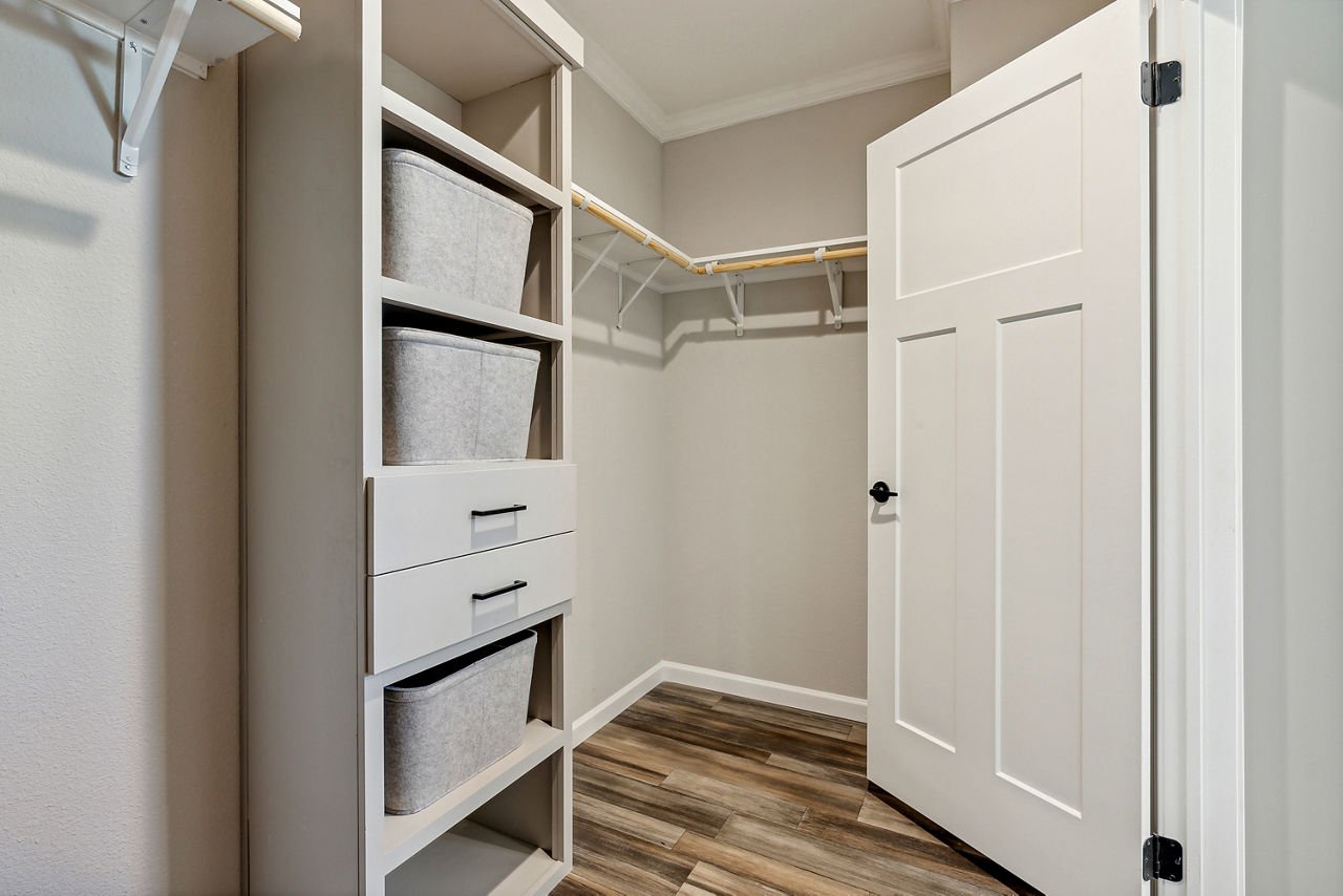 110-innovation-Innovation-3268H-primary-closet-1