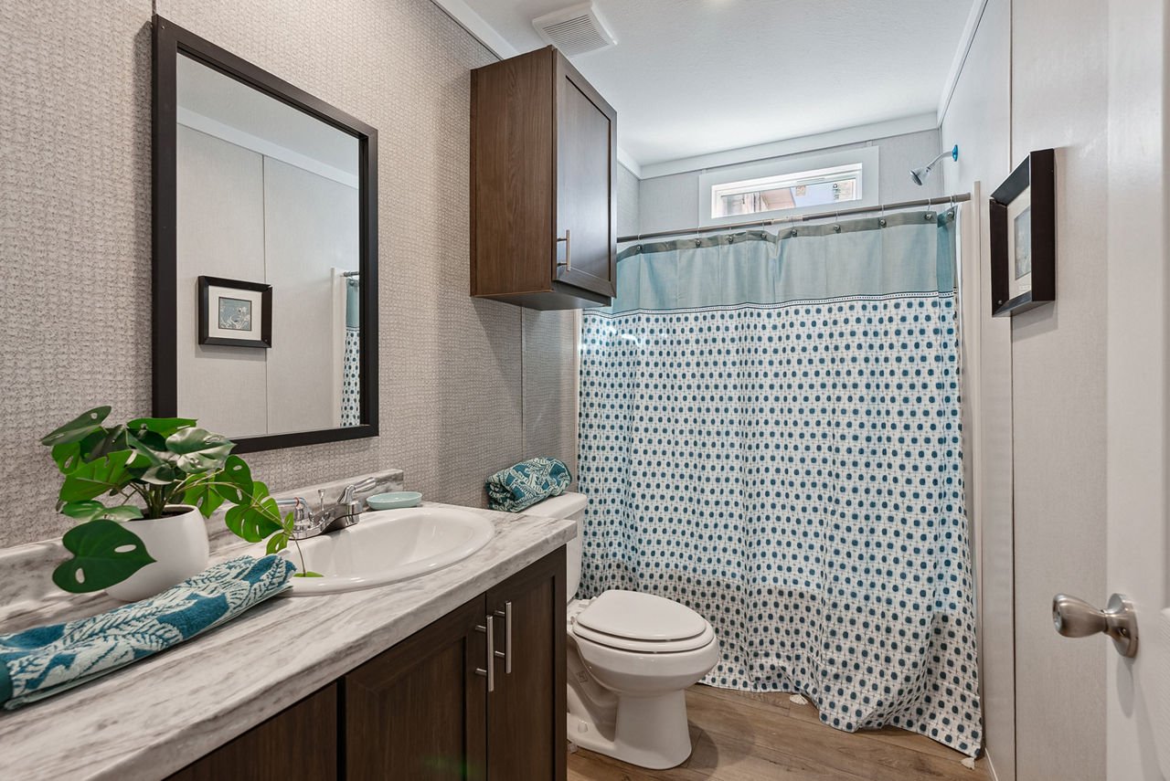 125-homestead-hs3268a-3268h42105-indigo-bathroom-01