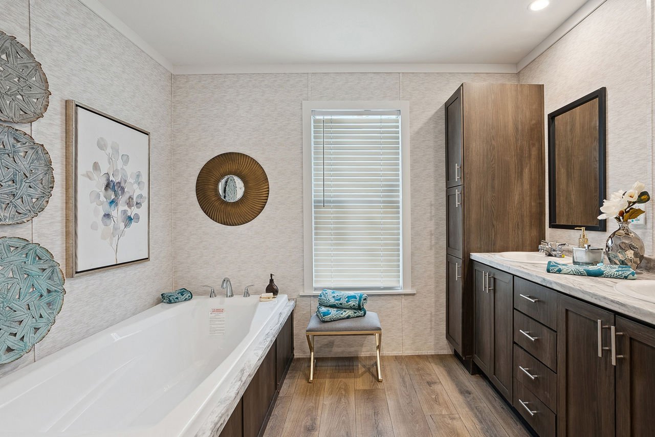 125-homestead-hs3268a-3268h42105-indigo-primary-bath-01