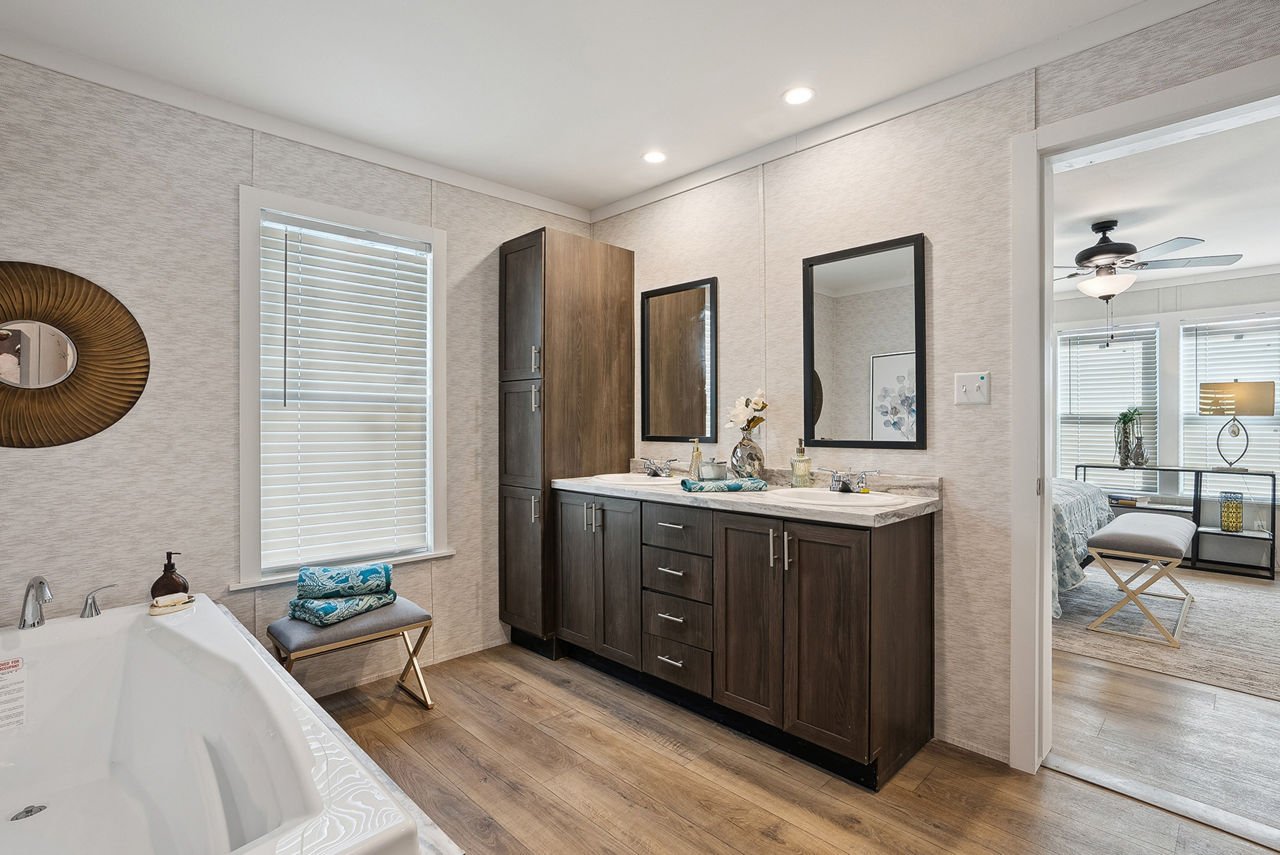 125-homestead-hs3268a-3268h42105-indigo-primary-bath-02