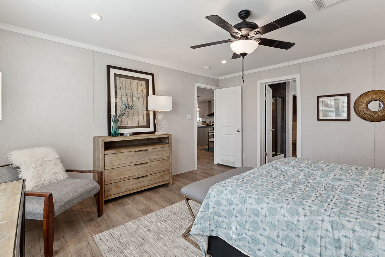 125-homestead-hs3268a-3268h42105-indigo-primary-bed-03