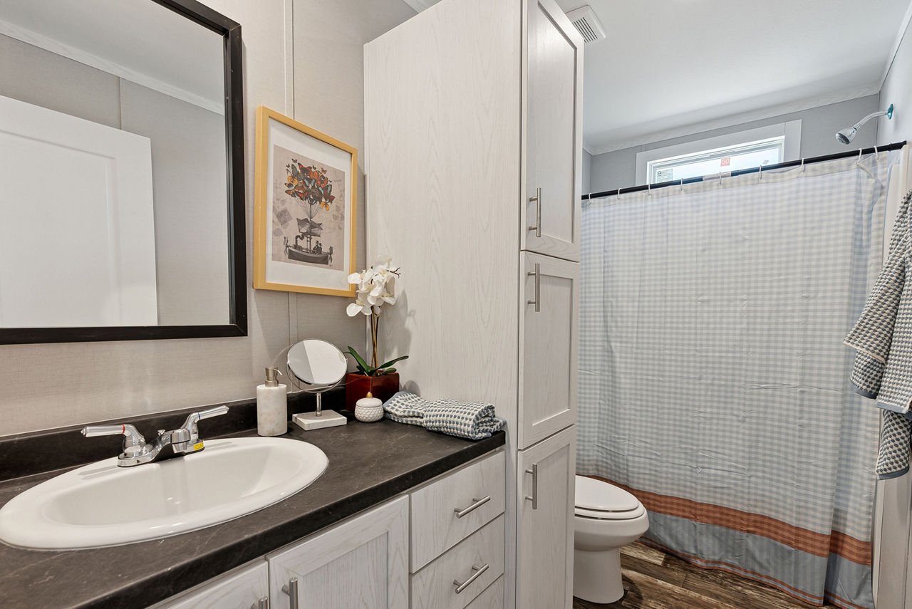 125-homestead-hs3276a-3276h42315-jasmine-bathroom