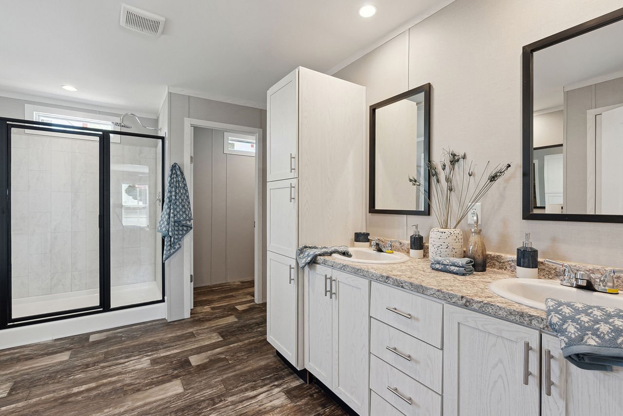 125-homestead-hs3276a-3276h42315-jasmine-primary-bath-01