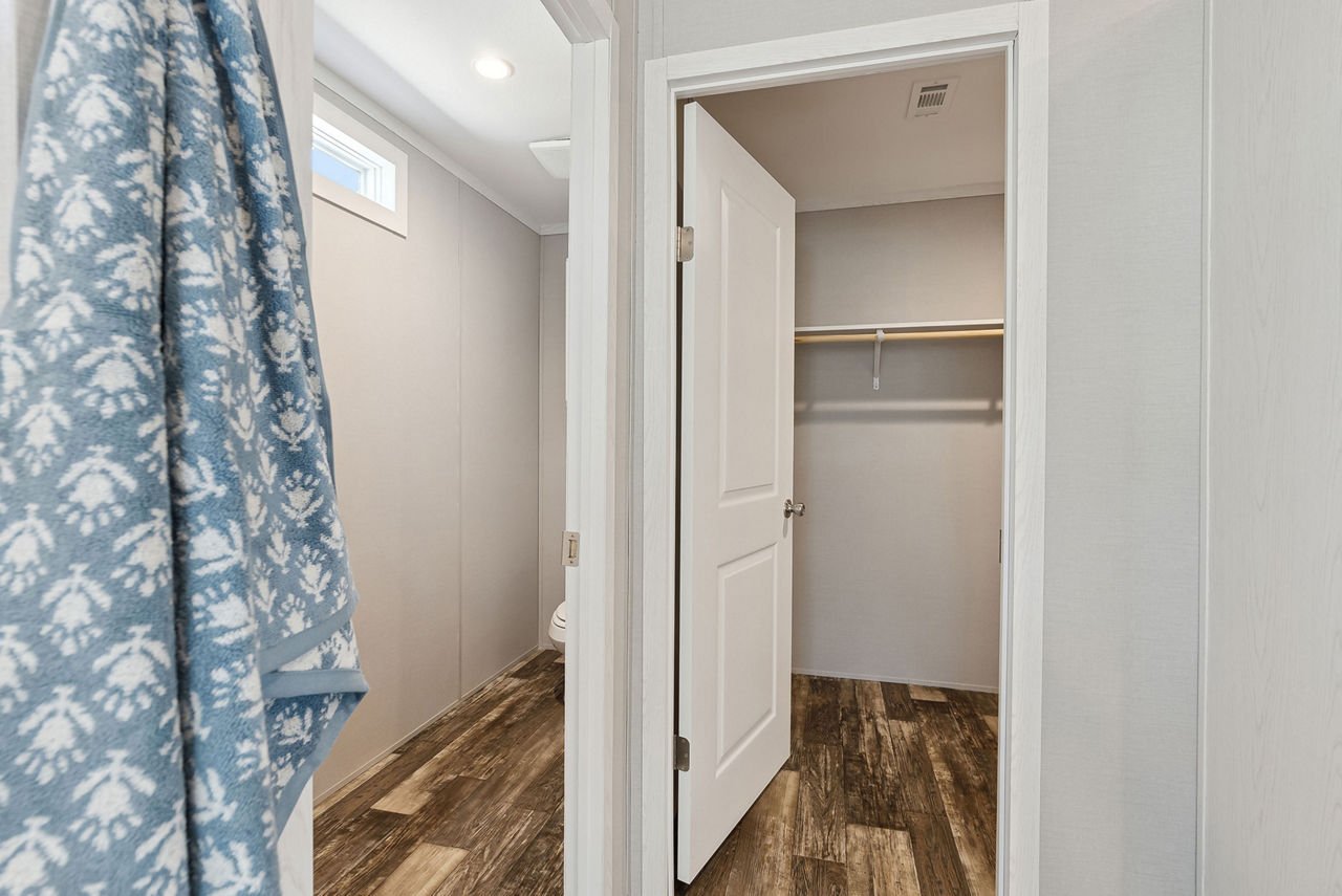 125-homestead-hs3276a-3276h42315-jasmine-primary-bath-closet-01