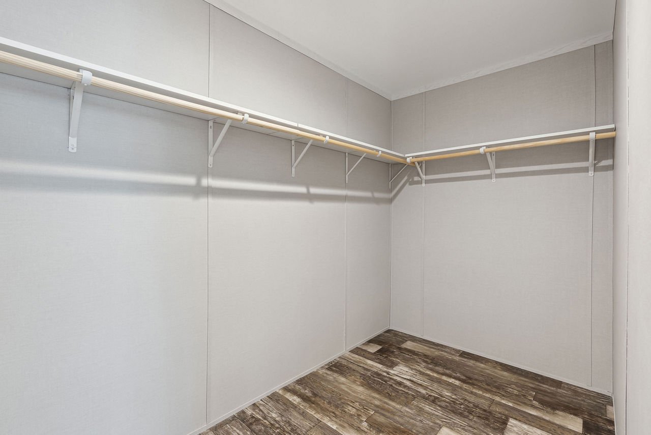 125-homestead-hs3276a-3276h42315-jasmine-primary-bath-closet-02