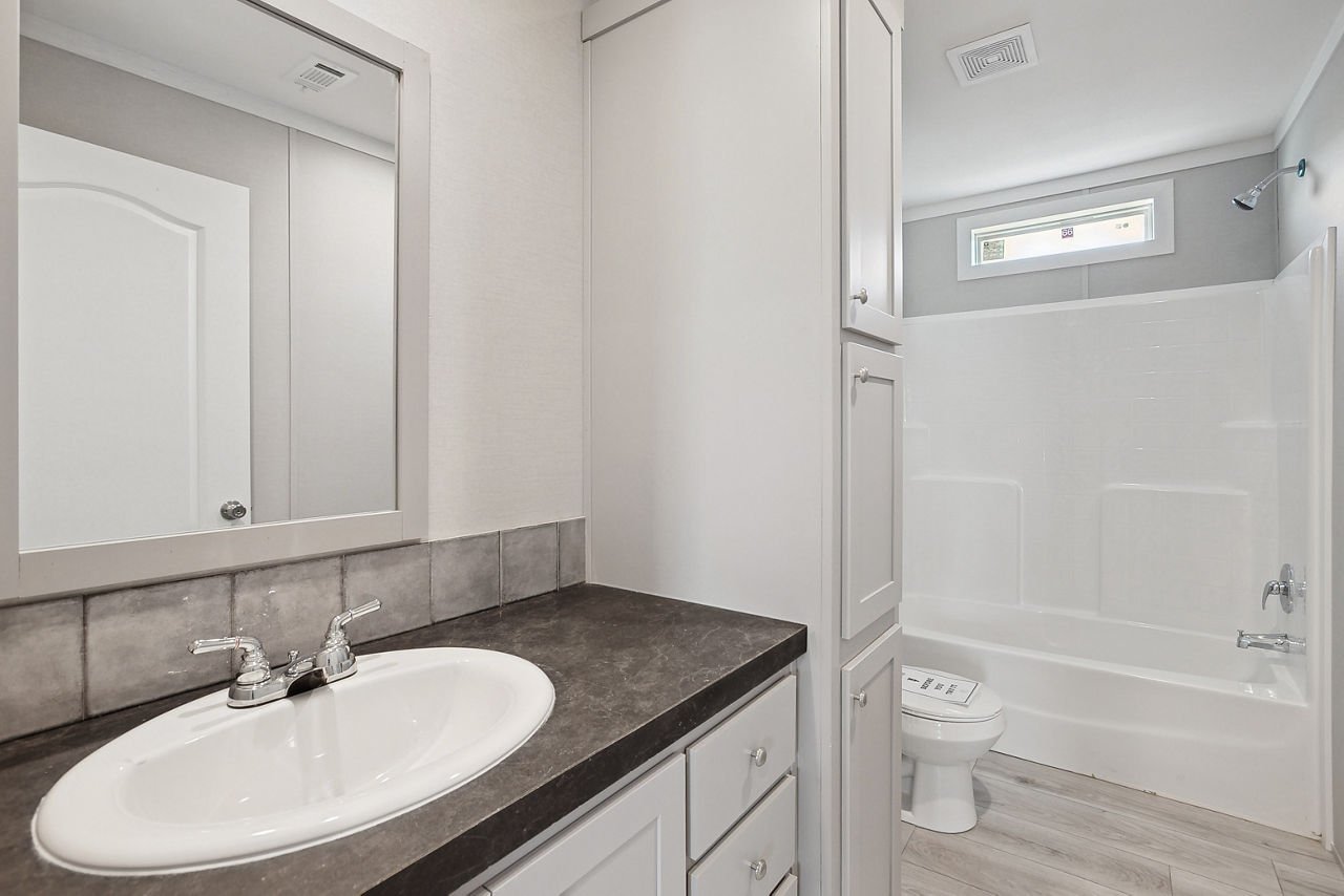 125-new-moon-new-moon-3252a-bathroom