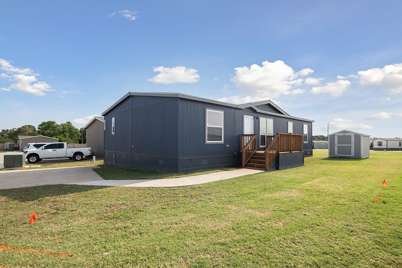 125-new-moon-new-moon-3252a-exterior2