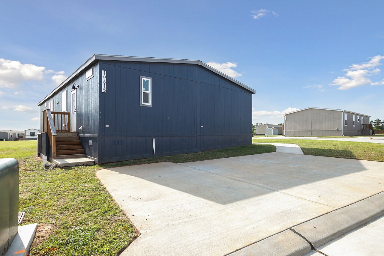 125-new-moon-new-moon-3252a-exterior4