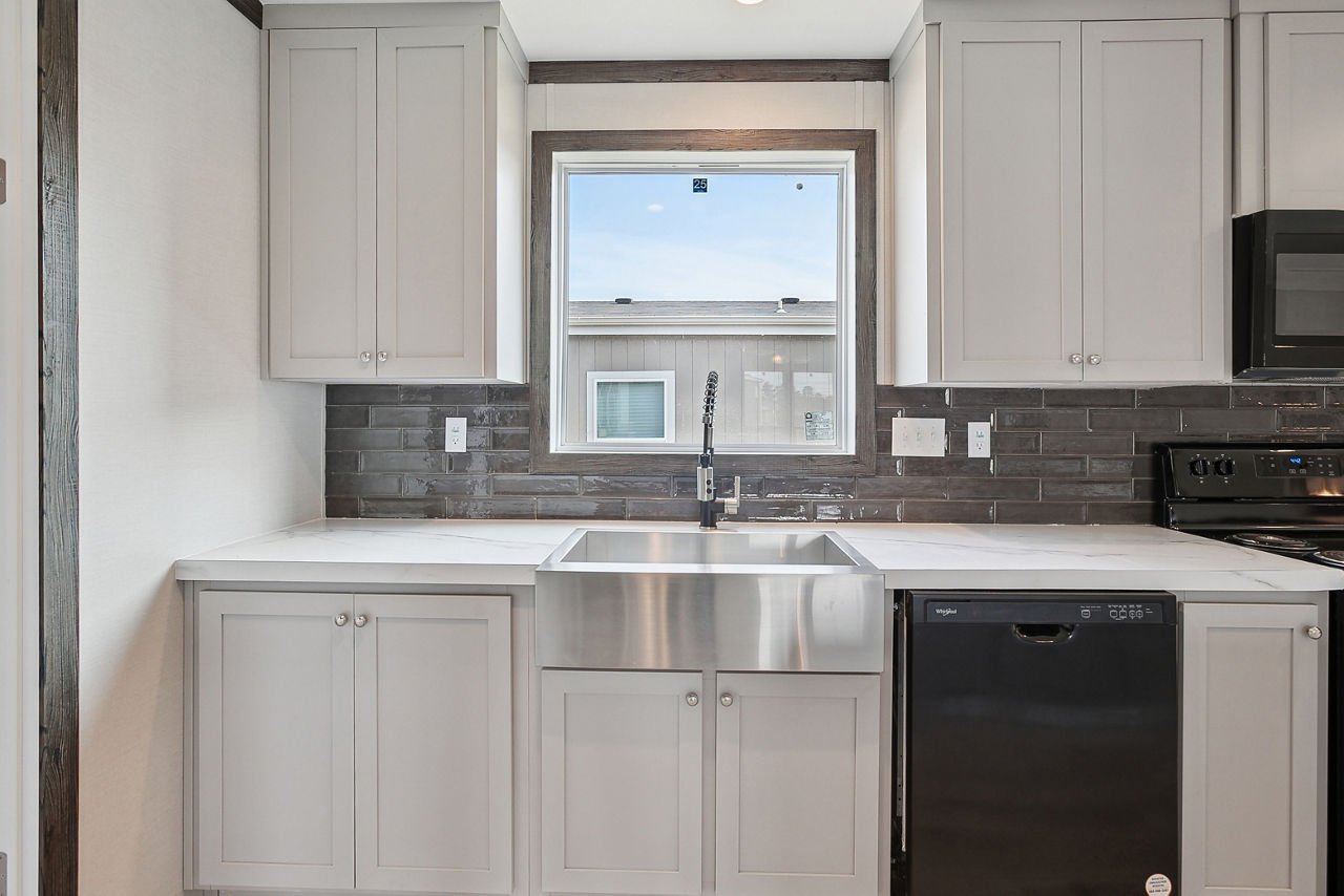 125-new-moon-new-moon-3252a-kitchen8