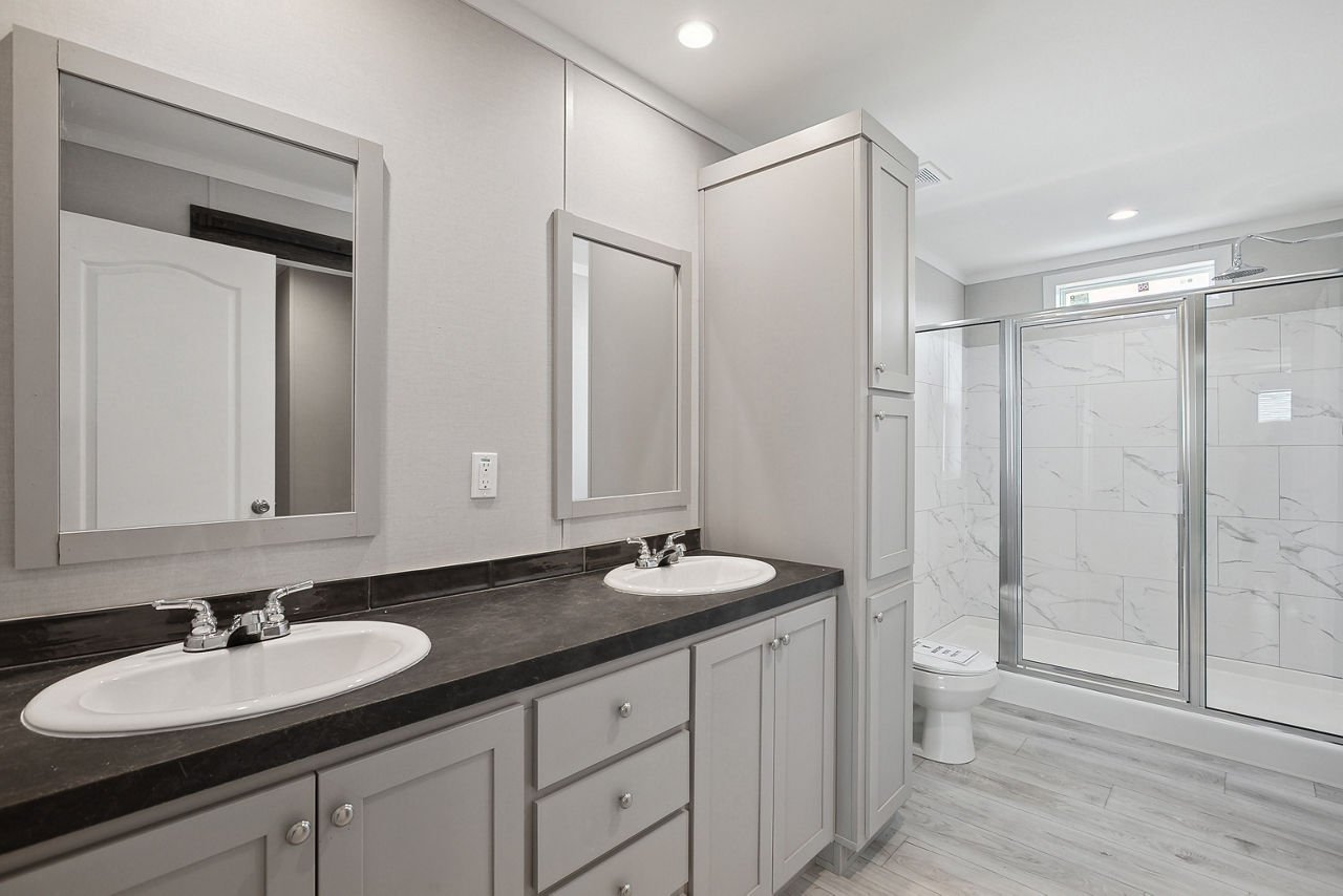 125-new-moon-new-moon-3252a-primary-bathroom