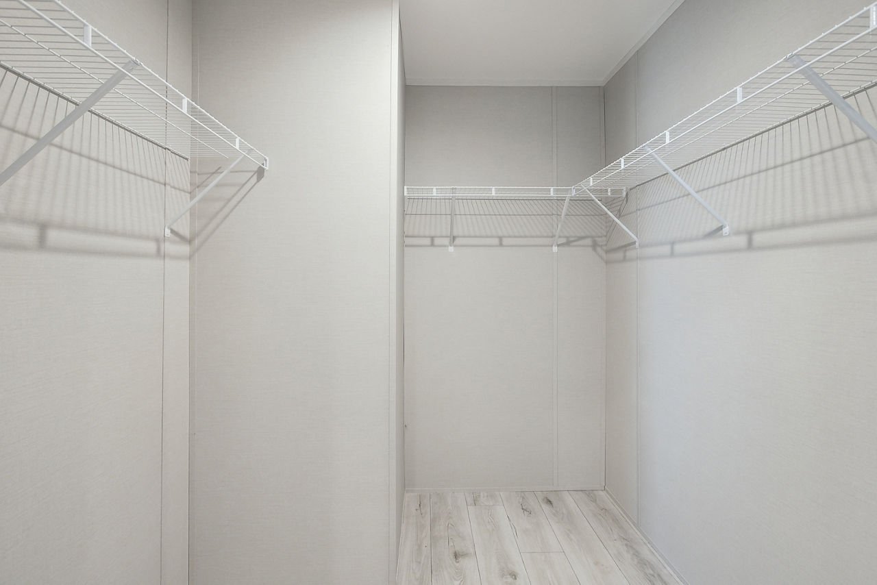 125-new-moon-new-moon-3252a-primary-closet (1)