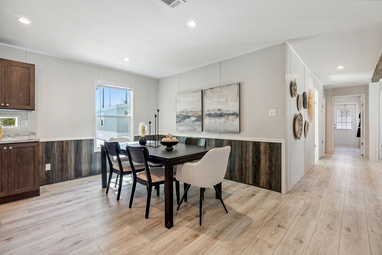 125-sheridan-RM3272A-dining-area-1