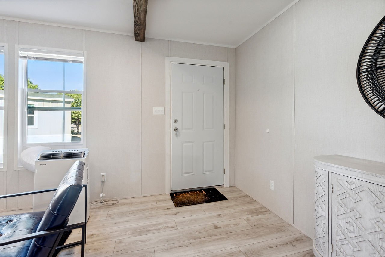 125-sheridan-RM3272A-living-room-5