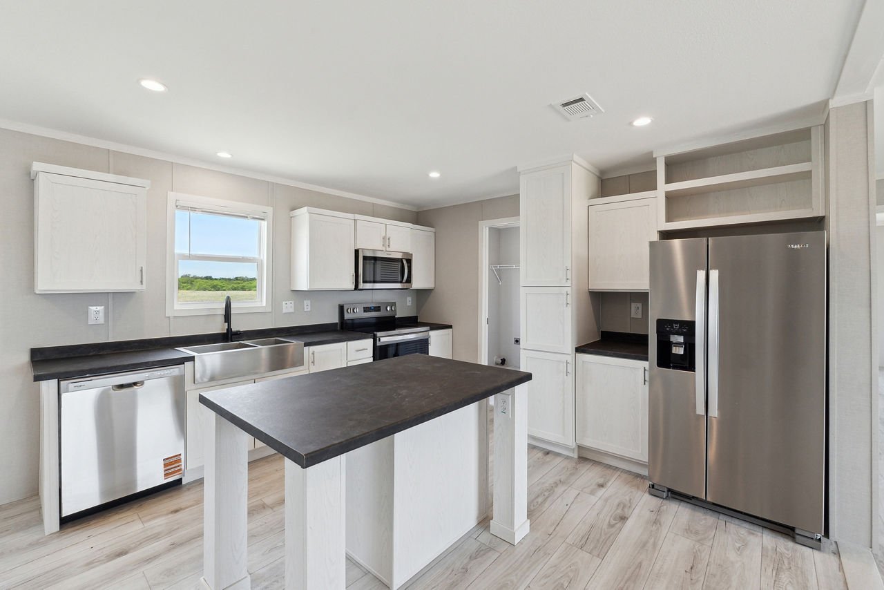 125-sheridan-rm2856b-kitchen-1