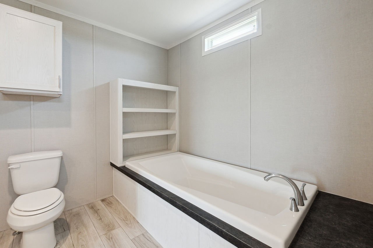 125-sheridan-rm2856b-primary-bath-3