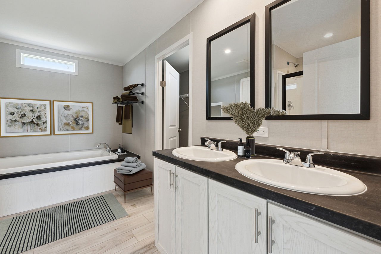 125-sheridan-rm2856b-primary-bath-staged