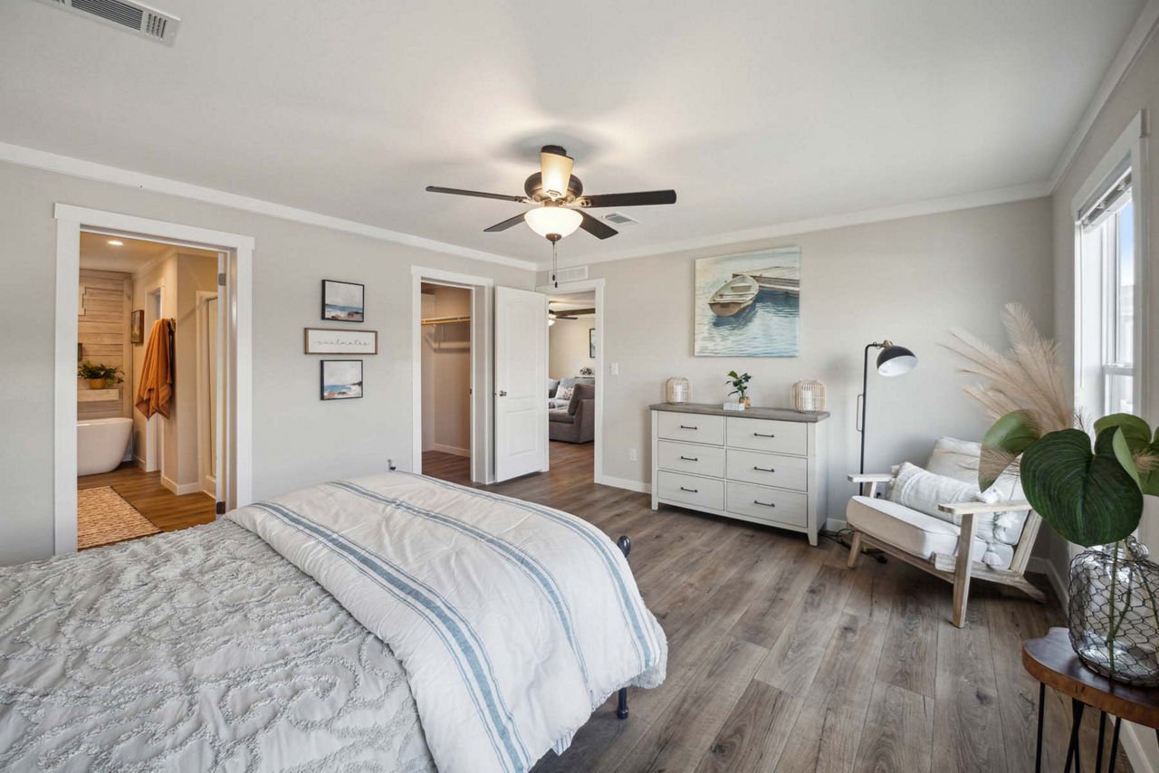 Cedar Creek 3276H42106 Primary Bedroom (2)