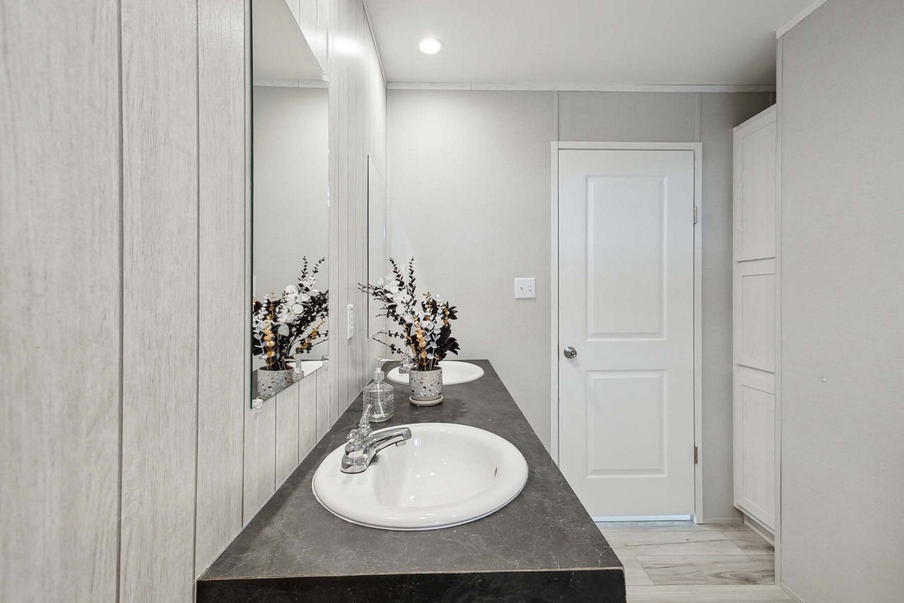 NM2852A Primary Bath (3)