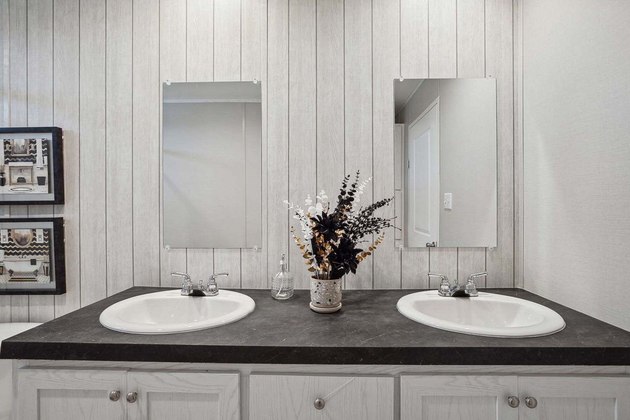 NM2852A Primary Bath (4)