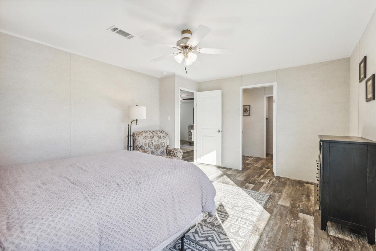 RM2848H-Primary-Bedroom-(2)