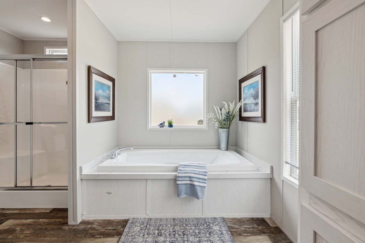 RM3264A Primary Bath (3)